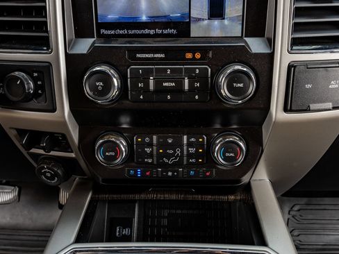 Used 2020 Ford F250 Lariat w/ Lariat Ultimate Package AWD/4WD image 27