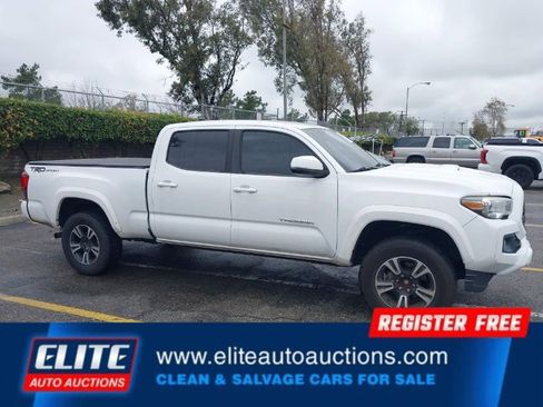 Used 2018 Toyota Tacoma TRD Sport w/ Technology Package image 25