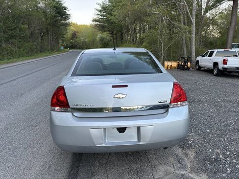 Used 2011 Chevrolet Impala LT FWD image 15