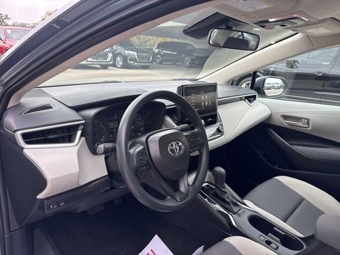 Used 2025 Toyota Corolla LE image 12