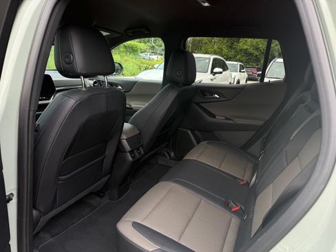 Used 2025 Chevrolet Equinox LT w/ Convenience Package II AWD/4WD image 9