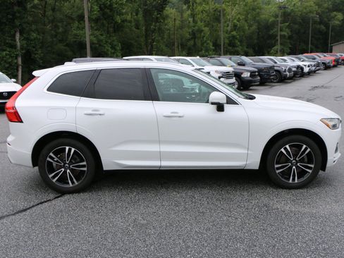 Used 2018 Volvo XC60 T5 Momentum w/ Convenience Package AWD/4WD image 9