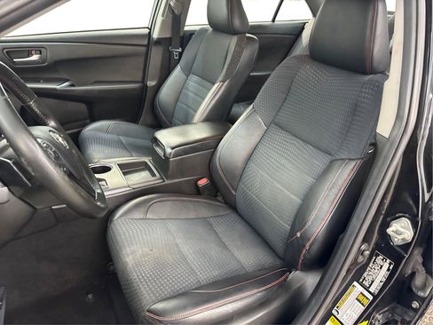 Used 2015 Toyota Camry SE image 13