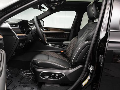 Used 2025 Jeep Grand Cherokee L Summit image 5