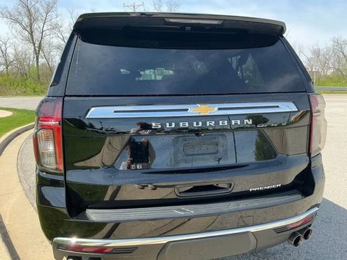 Used 2023 Chevrolet Suburban Premier image 10