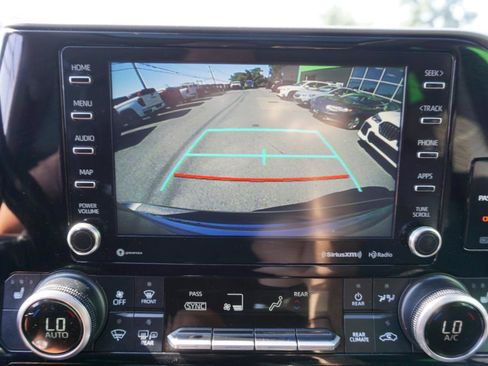 Used 2021 Toyota Highlander XLE AWD/4WD image 26