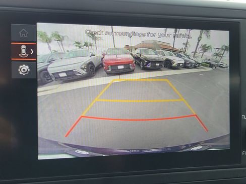Used 2024 Kia Carnival LX FWD image 14