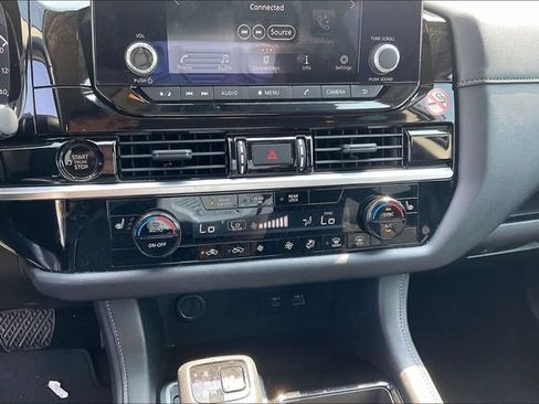 Used 2025 Nissan Pathfinder SV AWD/4WD image 15
