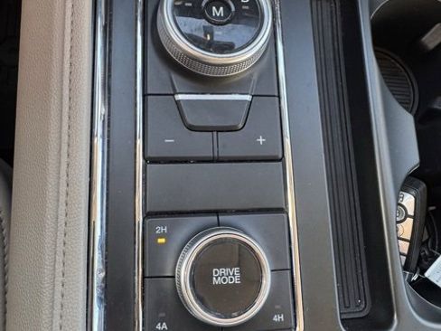 Used 2024 Ford Expedition XLT image 23