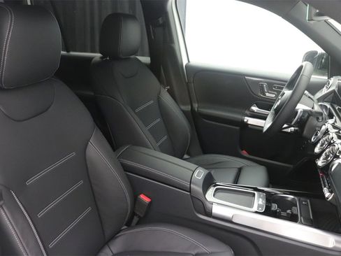 New 2025 Mercedes-Benz GLB 250 image 9