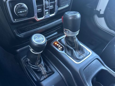 Used 2022 Jeep Gladiator Overland image 21