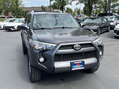 Used 2017 Toyota 4Runner SR5 AWD/4WD image 4