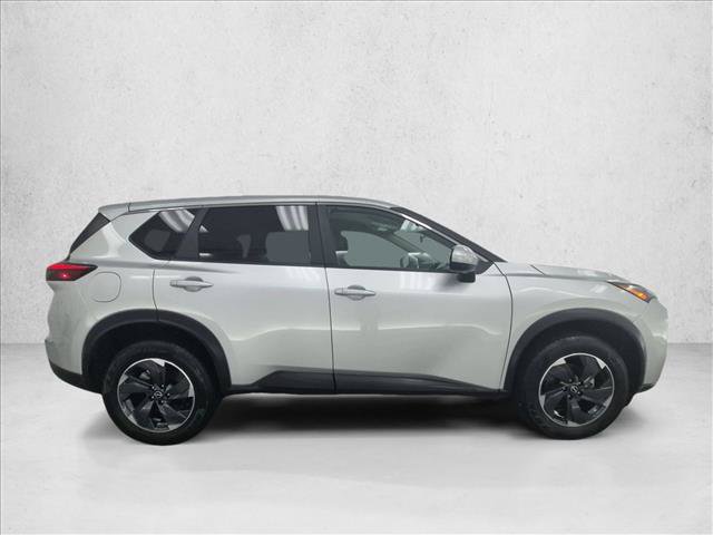 Used 2025 Nissan Rogue SV FWD image 4