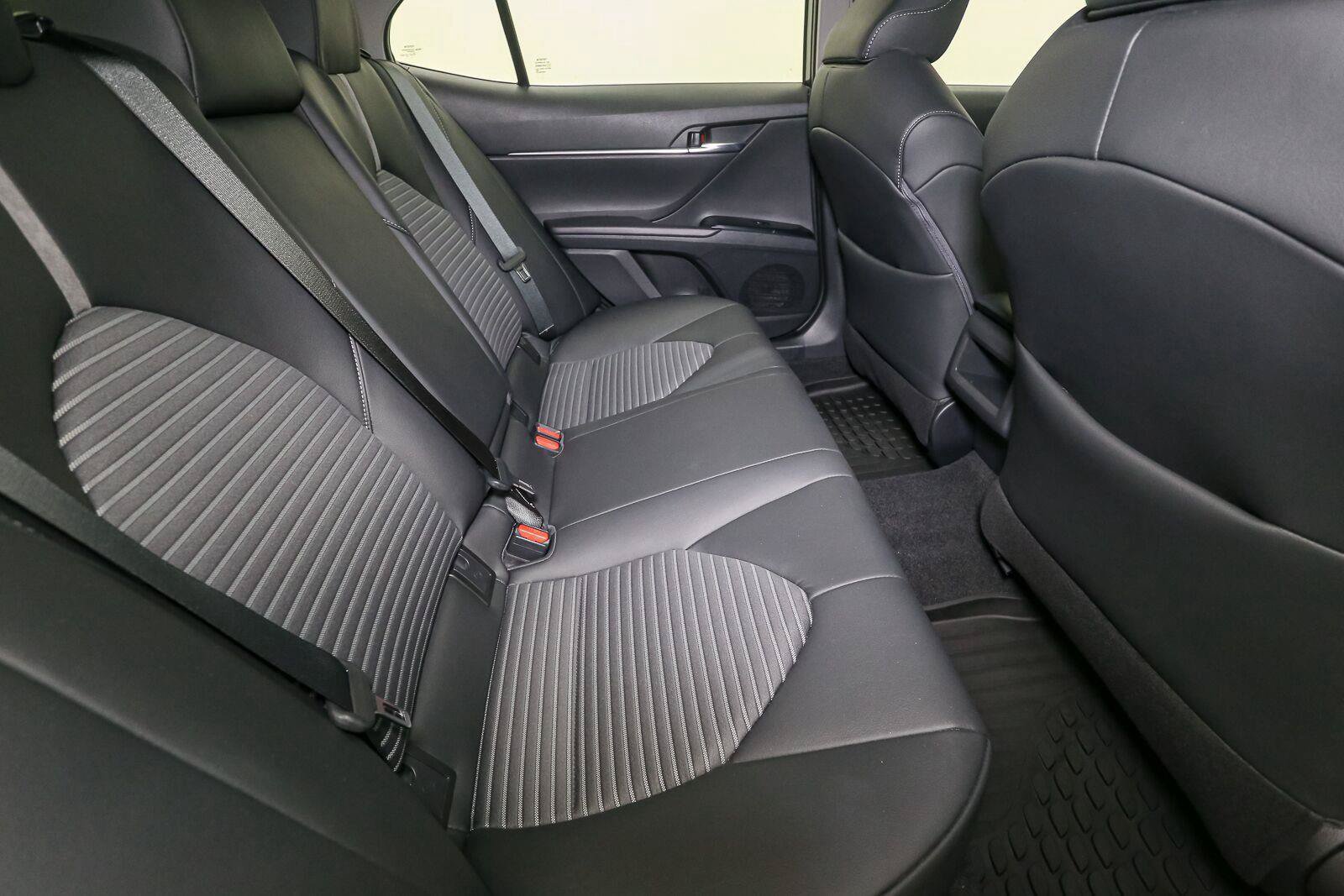 Used 2018 Toyota Camry SE FWD image 20