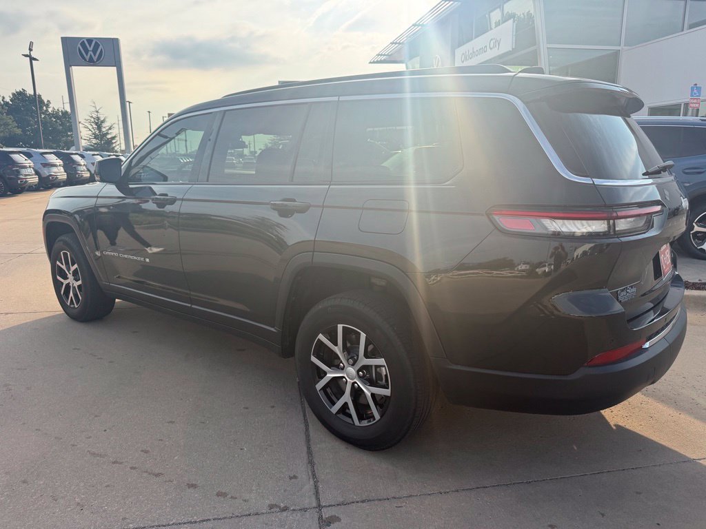 Used 2024 Jeep Grand Cherokee L Limited RWD image 3