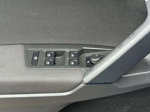 Used 2019 Volkswagen Tiguan S image 27