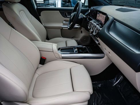 Certified 2025 Mercedes-Benz GLA 250 image 16