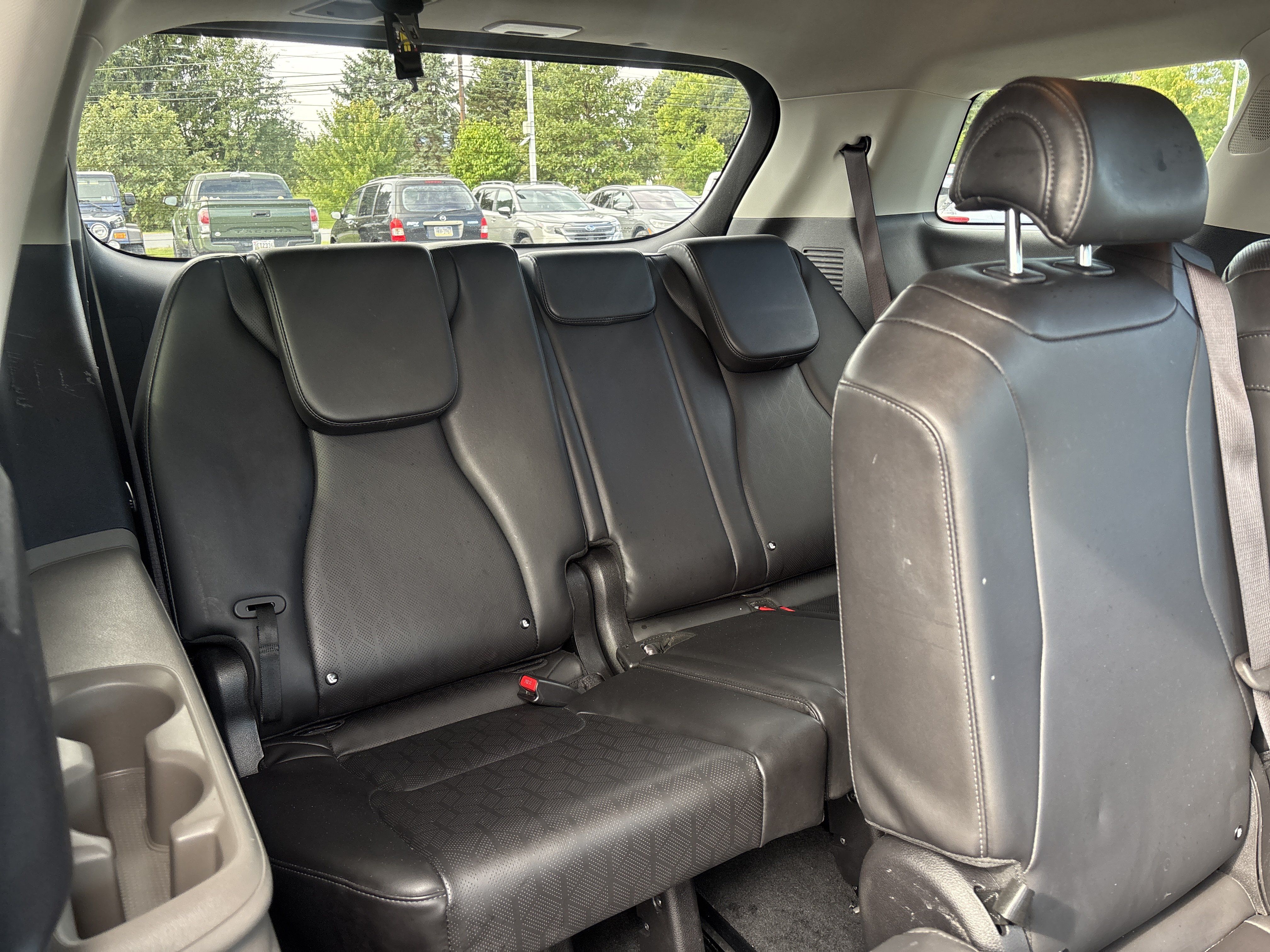 Used 2025 Kia Carnival FWD image 28