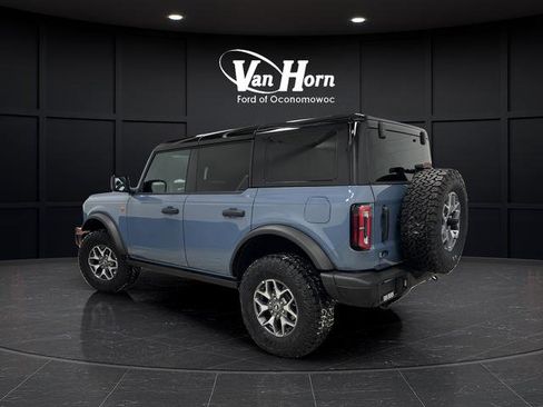 Used 2025 Ford Bronco Badlands image 3