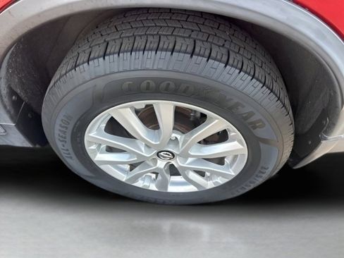 Used 2017 Nissan Rogue SV image 9