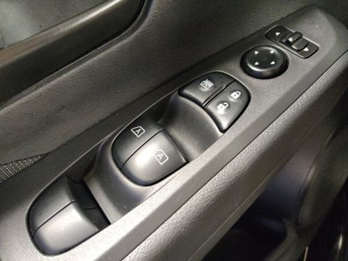 Used 2021 Nissan Kicks S image 27