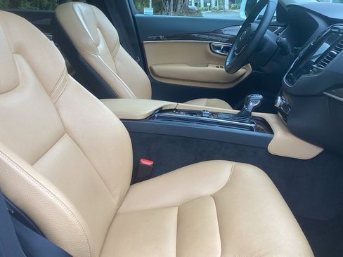 Used 2016 Volvo XC90 T6 Momentum w/ Momentum Plus Package image 5