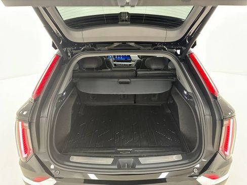 Certified 2025 Cadillac Optiq Luxury 2 w/ LPO, Floor Liner Package AWD/4WD image 17