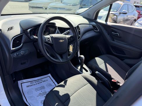 Certified 2020 Chevrolet Trax LT FWD image 10