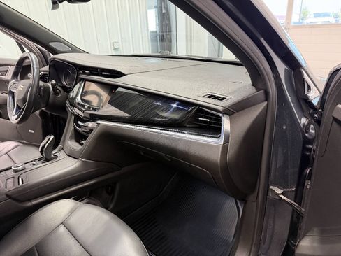 Used 2020 Cadillac XT6 Premium Luxury AWD/4WD image 31