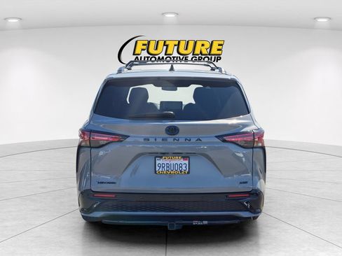 Used 2025 Toyota Sienna XSE w/ XSE Plus Package AWD/4WD image 5