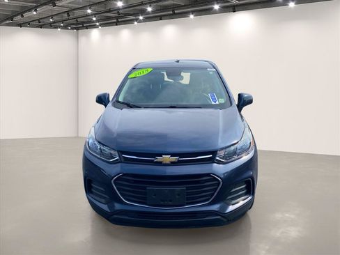Used 2018 Chevrolet Trax LS FWD image 2