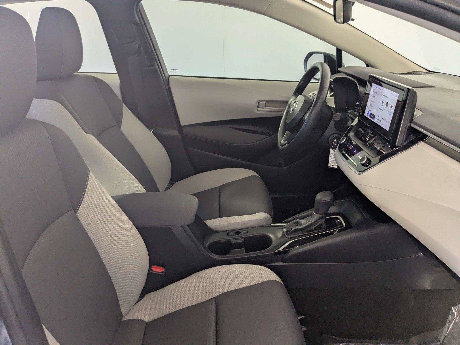 Used 2024 Toyota Corolla LE FWD image 30