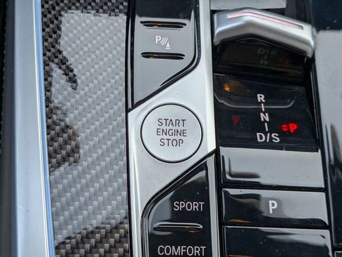 Used 2025 BMW X7 M60i w/ Climate Comfort Package image 22