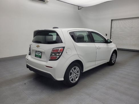 Used 2017 Chevrolet Sonic LT image 9