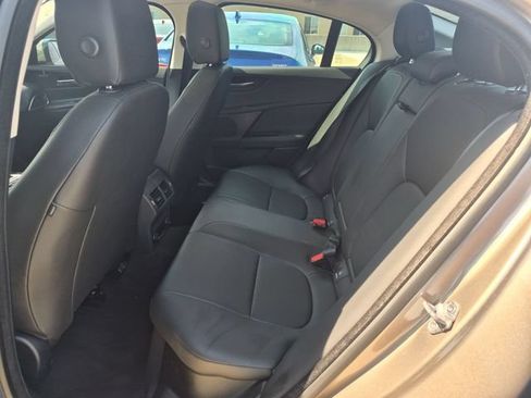 Used 2017 Jaguar XE Premium RWD image 10