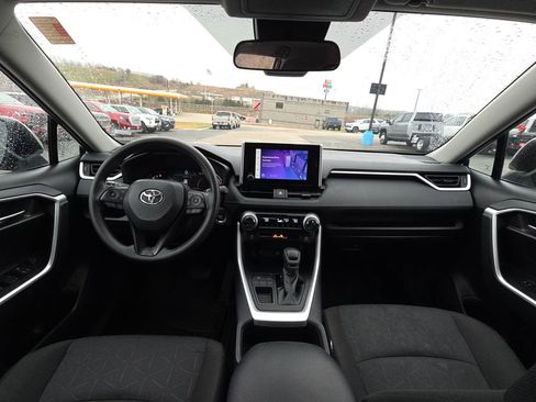 Used 2025 Toyota RAV4 XLE FWD image 29