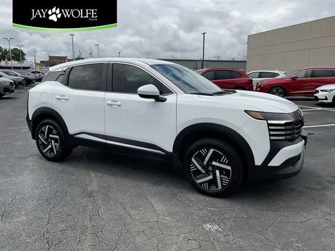 Used 2025 Nissan Kicks SV FWD image 1