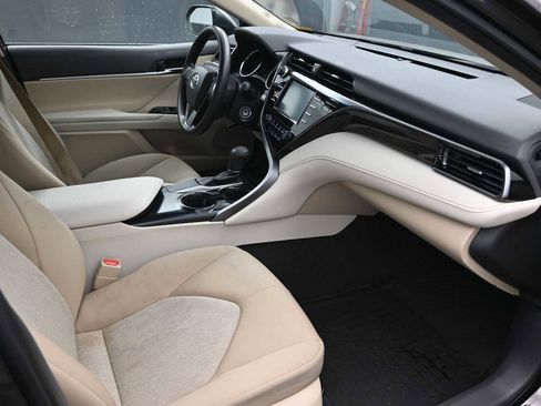 Used 2019 Toyota Camry LE image 19