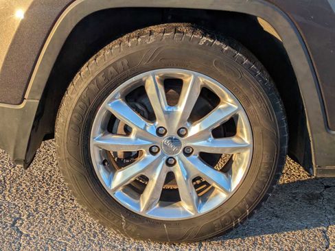 Used 2016 Jeep Cherokee Limited image 11