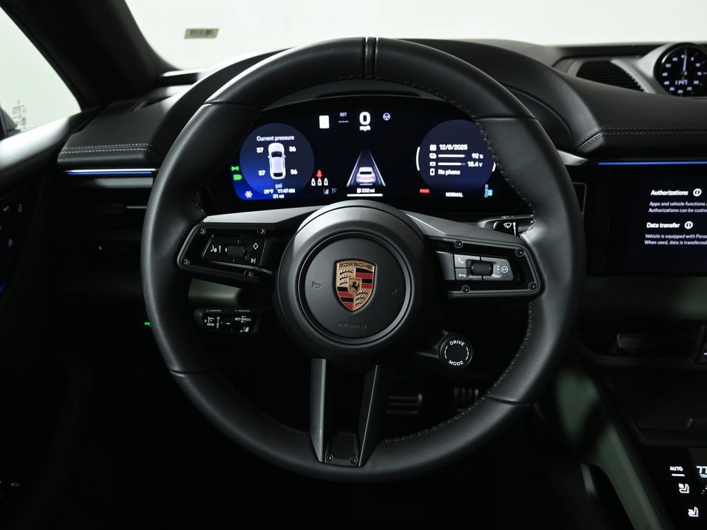 Used 2025 Porsche Macan 4S Electric AWD/4WD image 18