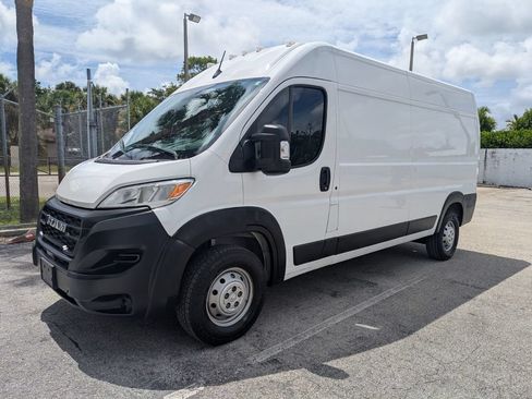 Used 2023 RAM ProMaster 2500 FWD image 3
