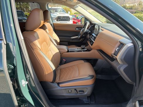 Used 2024 Nissan Pathfinder Platinum w/ Cargo Package image 26