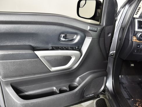 Used 2017 Nissan Titan SL AWD/4WD image 42