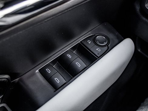 Used 2024 GMC Canyon AT4X image 43