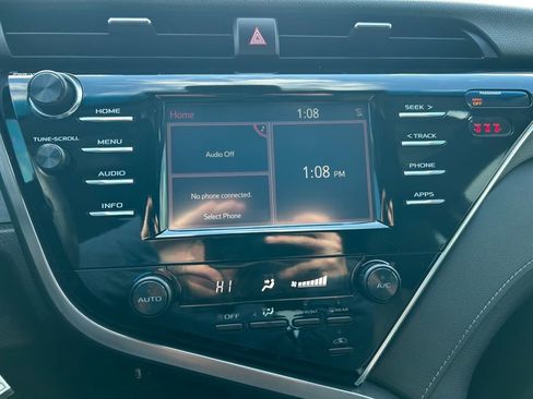 Used 2018 Toyota Camry L image 12