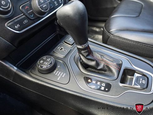 Used 2022 Jeep Cherokee Trailhawk w/ Sun, Sound & Nav Group AWD/4WD image 33