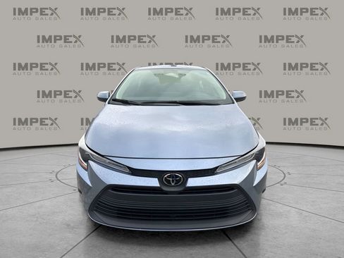 Used 2025 Toyota Corolla LE image 8