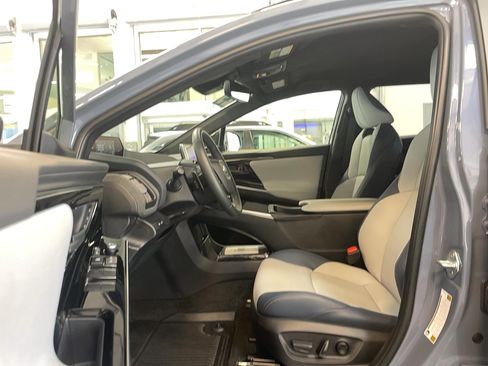 Used 2023 Toyota bZ4X AWD image 7