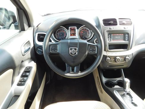 Used 2019 Dodge Journey SE FWD image 11