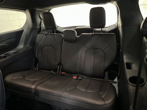New 2026 Chrysler Pacifica Select image 41
